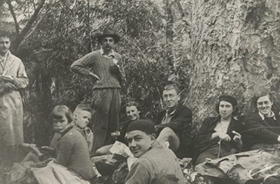 Field Club at Swanson- students seated in bush